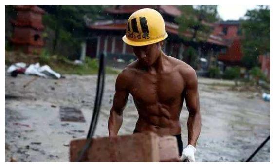 搬磚小偉最新動態(tài)，奔赴自然美景的旅行之旅